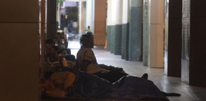 personas durmiendo en el centro