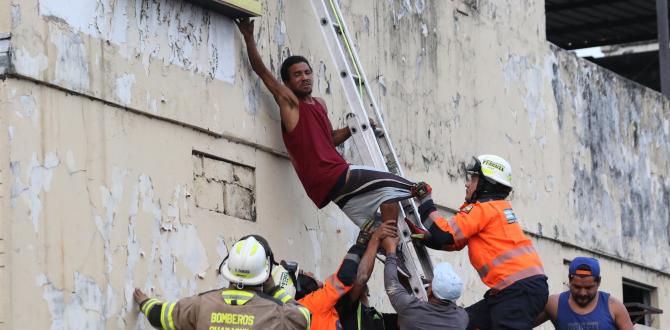 Entre varias personas pudieron controlar al sujeto trepado en el techo.