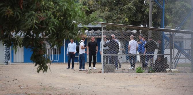 Sebastián Beccacece asiste al entrenamiento de Emelec en Samanes.