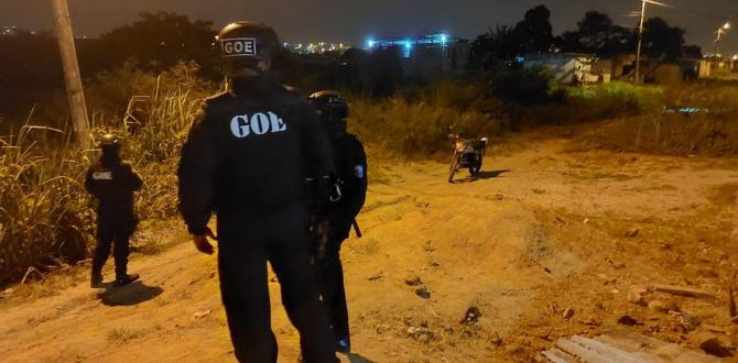 Autoridades policiales llegaron al sitio para las investigaciones.