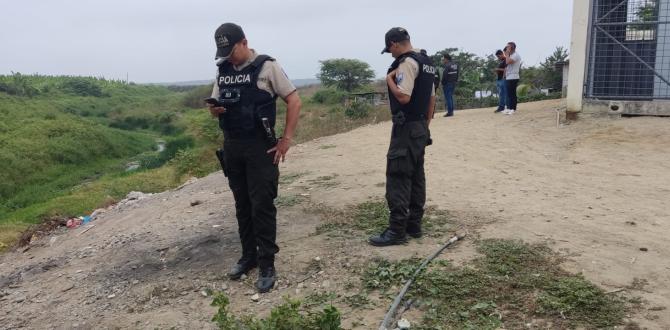 Agentes de la Policía Nacional llegaron hasta el lugar donde fue encontrado el cuerpo del hombre.