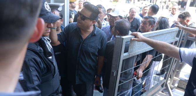 La protesta generó el cierre de la avenida República de Guayaquil.