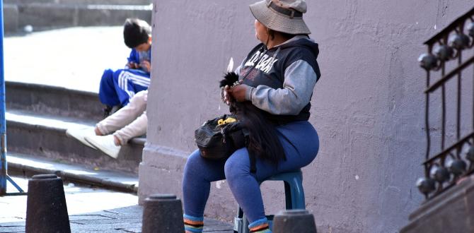 Cortes de mechones de cabello en la vía pública de Quito