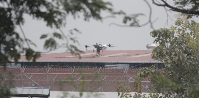 Un dron de uso agrícola aterrizó en el techo de La Roca.