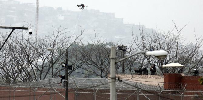 explosion drone sobre la roca