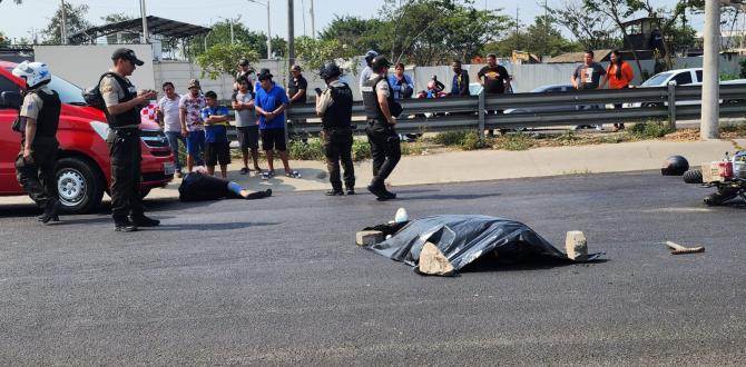 El cuerpo fue tapado hasta que llegue el carro de paramédicos.