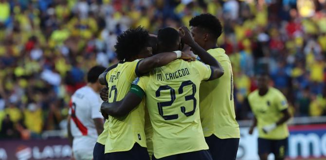 Ecuador recibe a Perú en el estadio Rodrigo Paz.