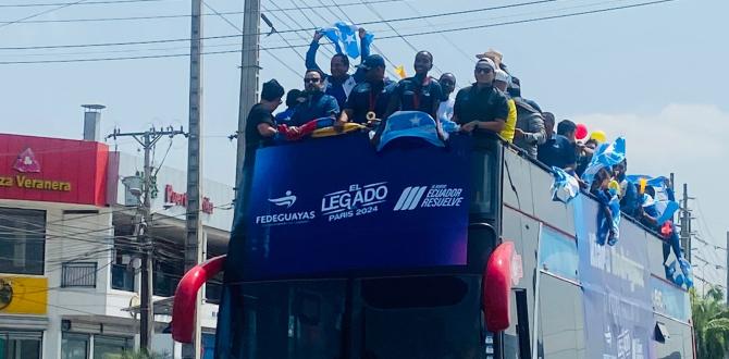 La caravana que acompaña a Kiara Rodríguez.