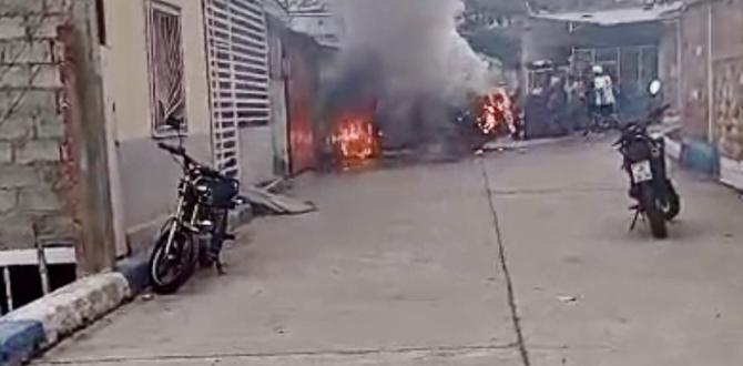 carro incendiado en Manta