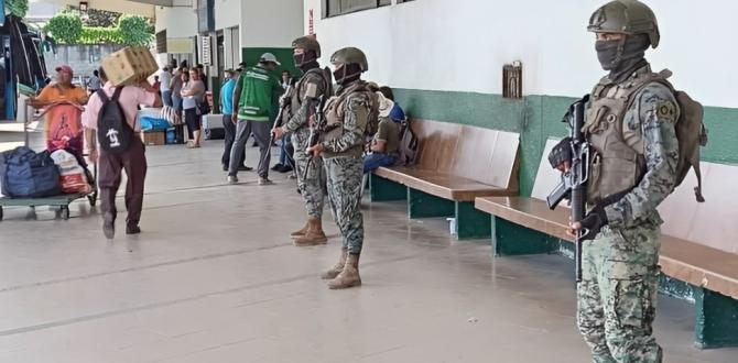 Presencia militar en el Terminal Terrestre de Esmeraldas.