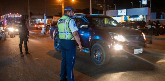 Agentes de la AMT estarán patrullando las calles de Guayaquil durante los apagones de este 18 y 19 de septiembre.