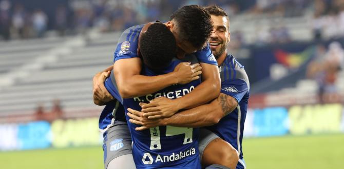 Momento en que Emelec anotó el segundo gol del partido.