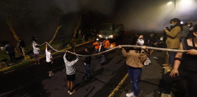 Moradores se unieron para intentar apagar las llamas.