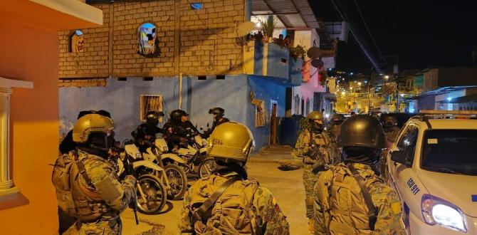 Los militares empezaron con las labores de búsqueda.