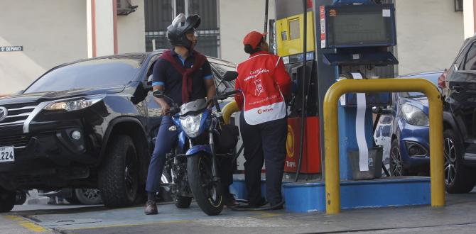 Una despachadora de gasolinera, víctima colateral de balacera en Guayaquil.