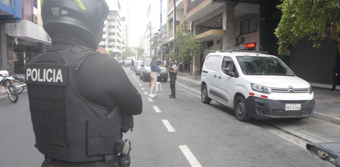 Dos personas murieron dentro de un vehículo en el centro de Guayaquil.