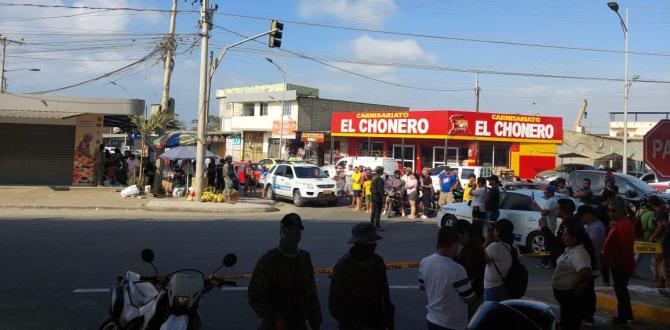 Hasta la escena arribaron los elementos de Criminalística de la Policía Nacional y un contingente de militares que hicieron presencia en una tanqueta.