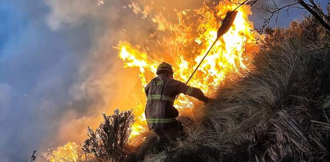 Uno de los incendios forestales registrados en Ambato.