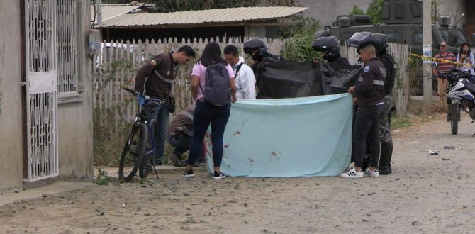 Los uniformados llegaron al sitio para recabar los indicios.