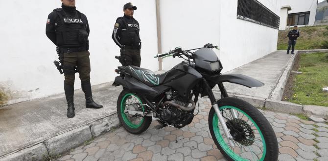 Hay una motocicleta retenida por el caso.