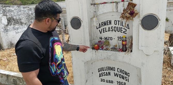 Los dulces y juguetes junto a algunas lápidas de niños son comunes en aquel lugar.