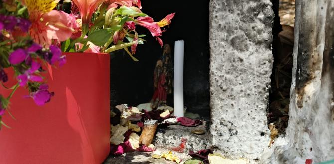 Imagen de la Virgen con el rostro quemado en el monumento a las ánimas del Purgatorio.