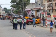 El taxista se chocó contra una camioneta luego de ser baleado por motorizados.