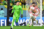 El arquero de Croacia atajó el primer penal de la tanda.