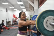 La pesista olímpica retomó recientemente sus entrenamientos debido a una lesión.