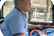 Un conductor de bus urbano se puso la 'capa' de héroe en Guayaquil.