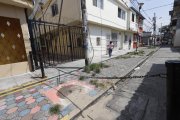 En la zona en donde ocurrió el asesinato echaron arena para que seque el rastro de sangre dejado por el cadáver.