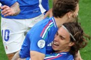 Dortmund (Germany), 15/06/2024.- Nicolo Barella (C-L, bottom) of Italy celebrates with his teammates after scoring the 2-1 goal during the UEFA EURO 2024 group B soccer match between Italy and Albania, in Dortmund, Germany, 15 June 2024. (Alemania, Italia) EFE/EPA/GEORGI LICOVSKI