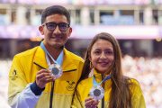 Daniel Pintado y Glenda Morejón con sus medallas de plata en París 2024