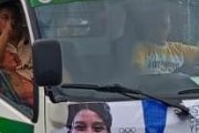 La caravana que encabezó la luchadora libre olímpica tuvo resguardo de seguridad en carro y a pie para precautelarla de algún desmán.
