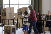  Según información proporcionada por el CNE, alrededor del 75 % de estudiantes de las universidades del país son miembros de las Juntas Receptoras del Voto (JRV). 