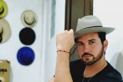 El cantante guayaquileño reaparece con un nuevo tema.