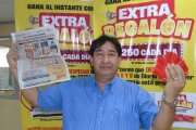 Jorge Bonilla corrió a las instalaciones de diario EXTRA para reclamar su premio.