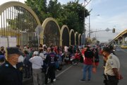 Se pudo apreciar una larga fila para votar en el centro universitario.