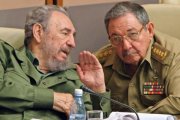 Fidel y Raúl Castro, políticos cubanos.