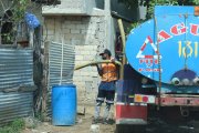 Materiales de mala calidad,  fallas en la construcción  y diseño del proyecto municipal de la exalcaldesa Arce, impiden que los duraneños tengan el líquido vital y recurran a tanqueros.