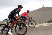 Richard Carapaz (i) y Rigoberto Urán estuvieron fuertes en la montaña y dejaron en el camino a varios rivales.