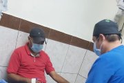 El herido fue a dar al hospital por una bala alojada en su pierna.