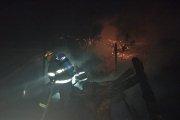 Bomberos combatieron el fuego pero no pudieron salvar la vivienda.