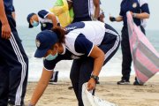 Los voluntarios en plena faena en las playas de Salinas, La Libertad y otras localidades vecinas.