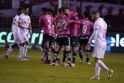 Los rayados siguen firmes en la punta de la etapa tras ganar a los albos y llegar a los 24 puntos.
