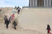 Foto referencial. Son cientos de migrantes ilegales los que cada día tratan de cruzar la frontera desde México hacia Estados Unidos.