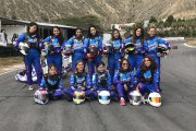 Las pilotos cuentan con uniformes y están divididas entre profesionales y novatas. Están listas para la última válida del torneo.