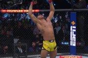 Morales celebró eufórico su primera victoria oficial en UFC