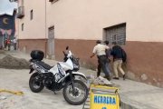 Momentos en que el trabajador era llevado a una delegación policial para investigaciones.