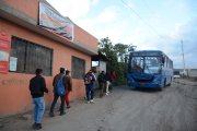 En La Hacienda Tenerías la espera por la única línea de bus es de una hora.